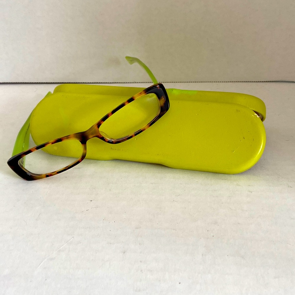 Eye-Bob’s Reading glasses. Readers 1.0. tortoise shell, lime green temples.